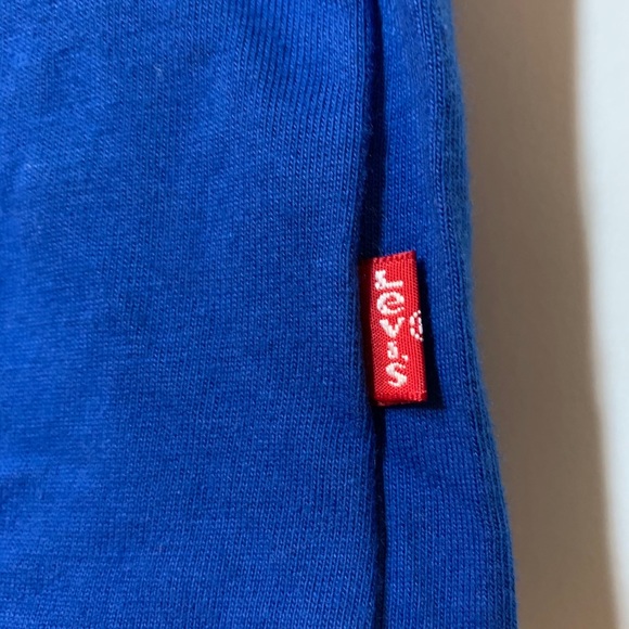 NWOT Levi’s T Shirt - Picture 3 of 4